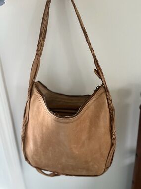 100% Genuine Leather - Classic Tan Leather Shoulder Bag - Sleek Everyday Hobo